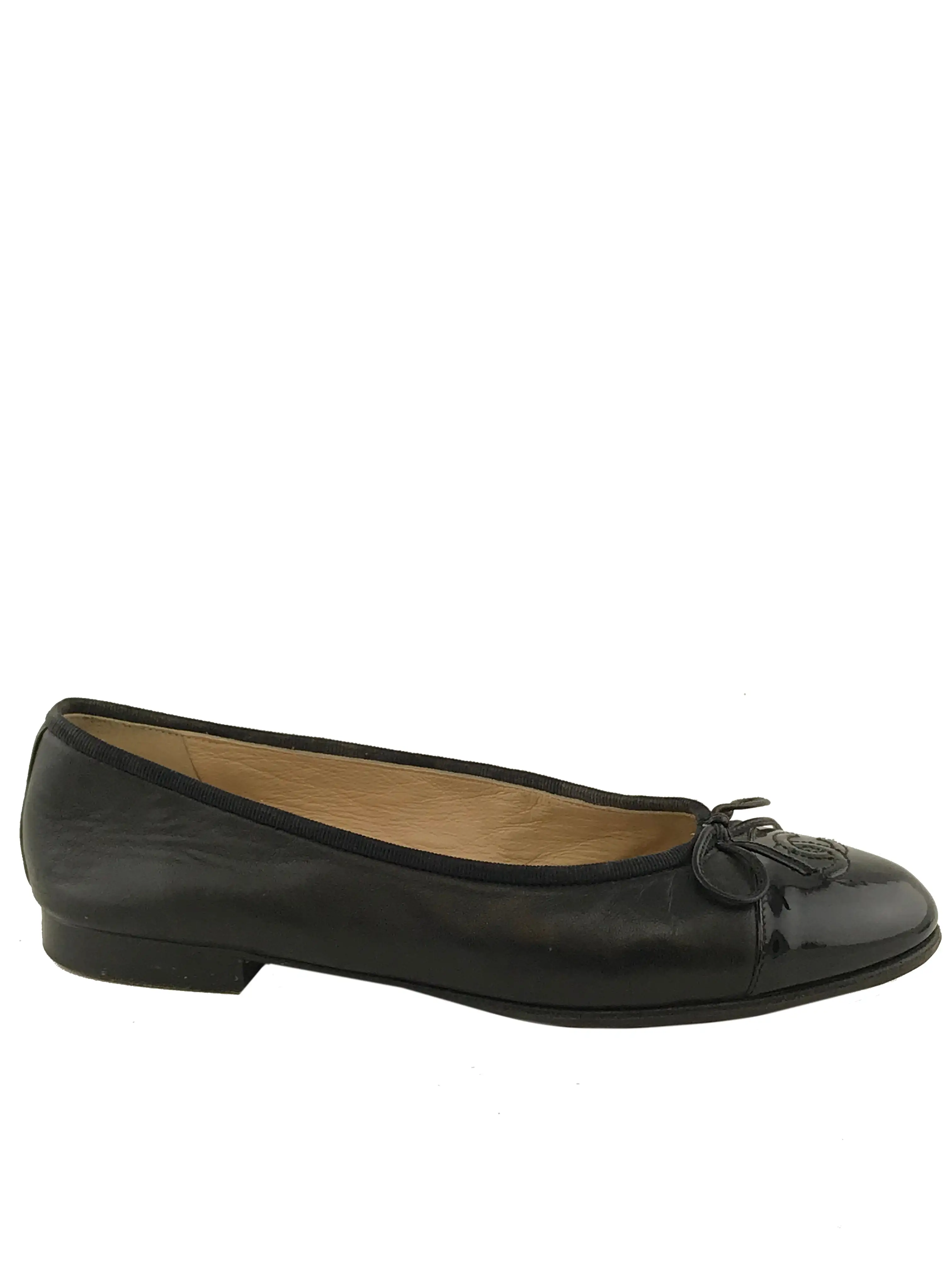 Chanel CC Cap Toe Leather Ballet Flats Size 7.5