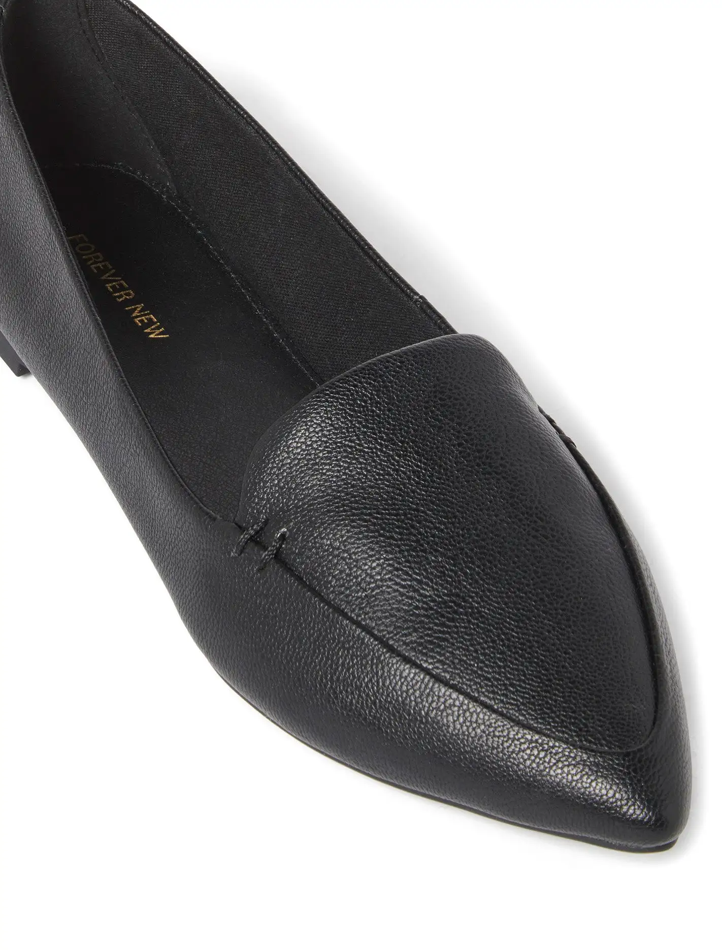 Layla Pointed Flat