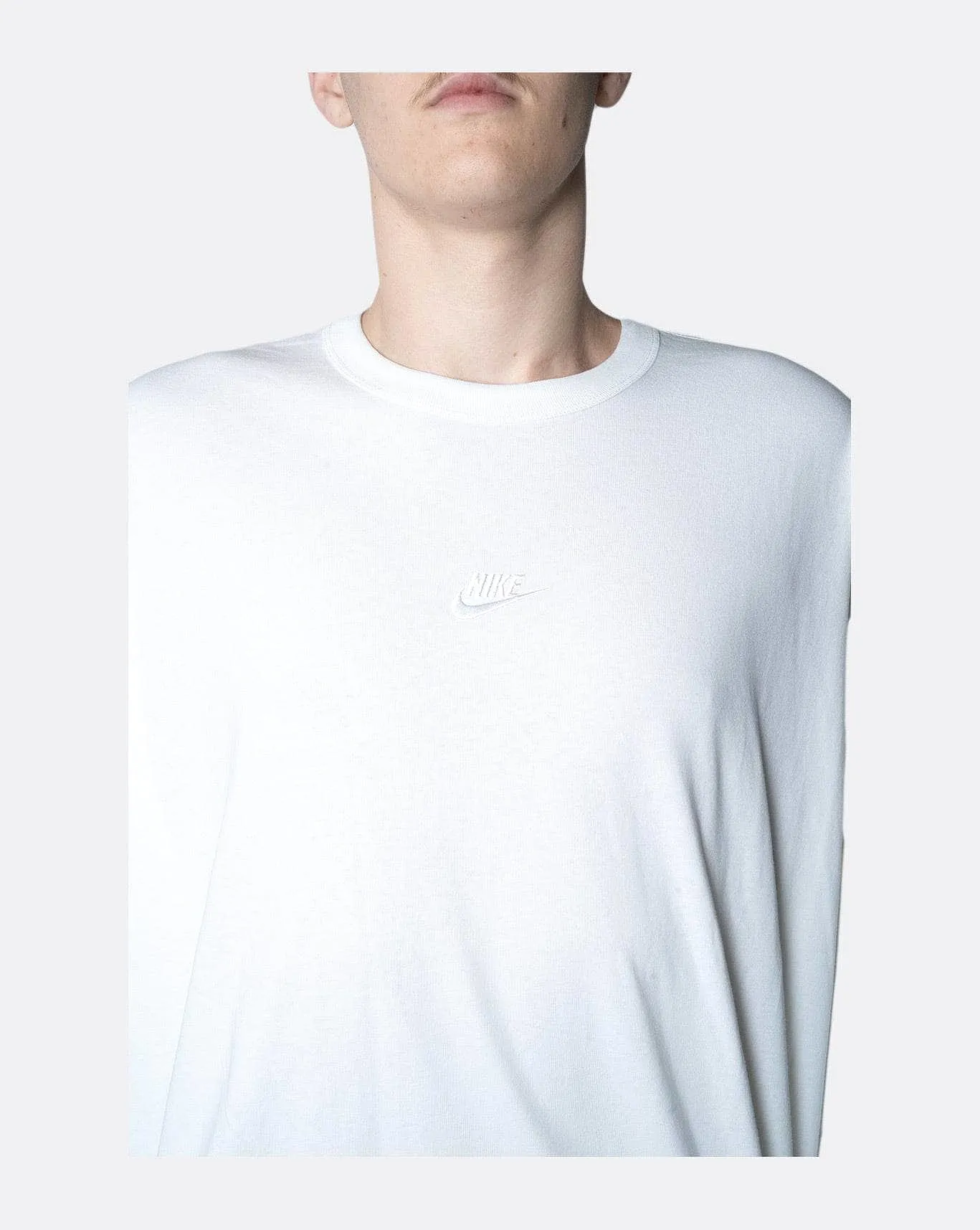 nike premium essential sustainable tee