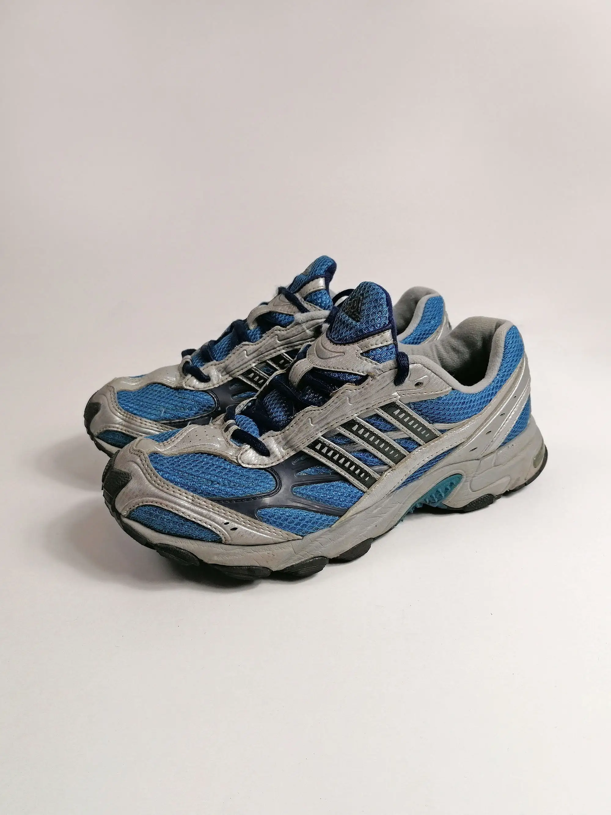 Y2K 2005 ADIDAS Silver Blue Running Shoes - size UK 7 / EU 40 2/3 / Us 8.5 / 255 cm